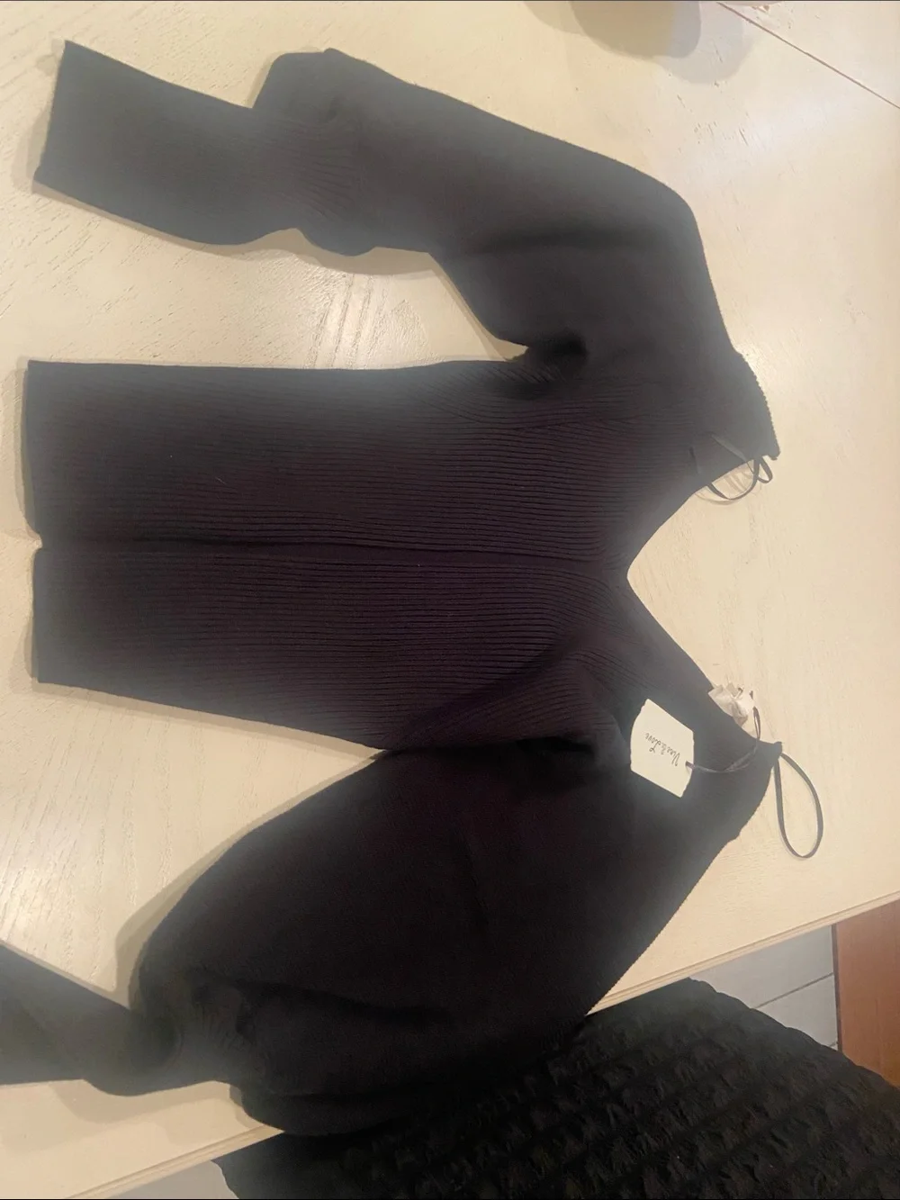 Vine & Love Black Ribbed V-Neck Puff-Sleeve Sweater